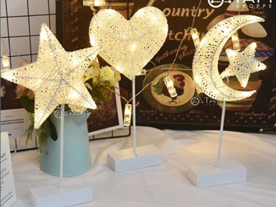 Đèn để bàn hình tim sao trang trí dùng pin số 06